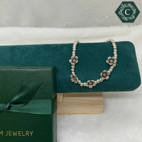 Vòng Tay Titan Charm 5 Bông Hoa Đơn Giản - MS1279