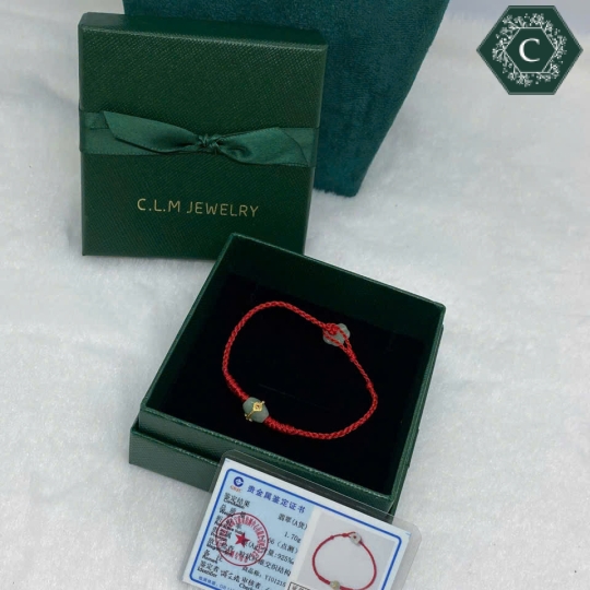 Vòng Tay Chỉ Đỏ Charm Hình Trụ Cẩm Thạch MS699